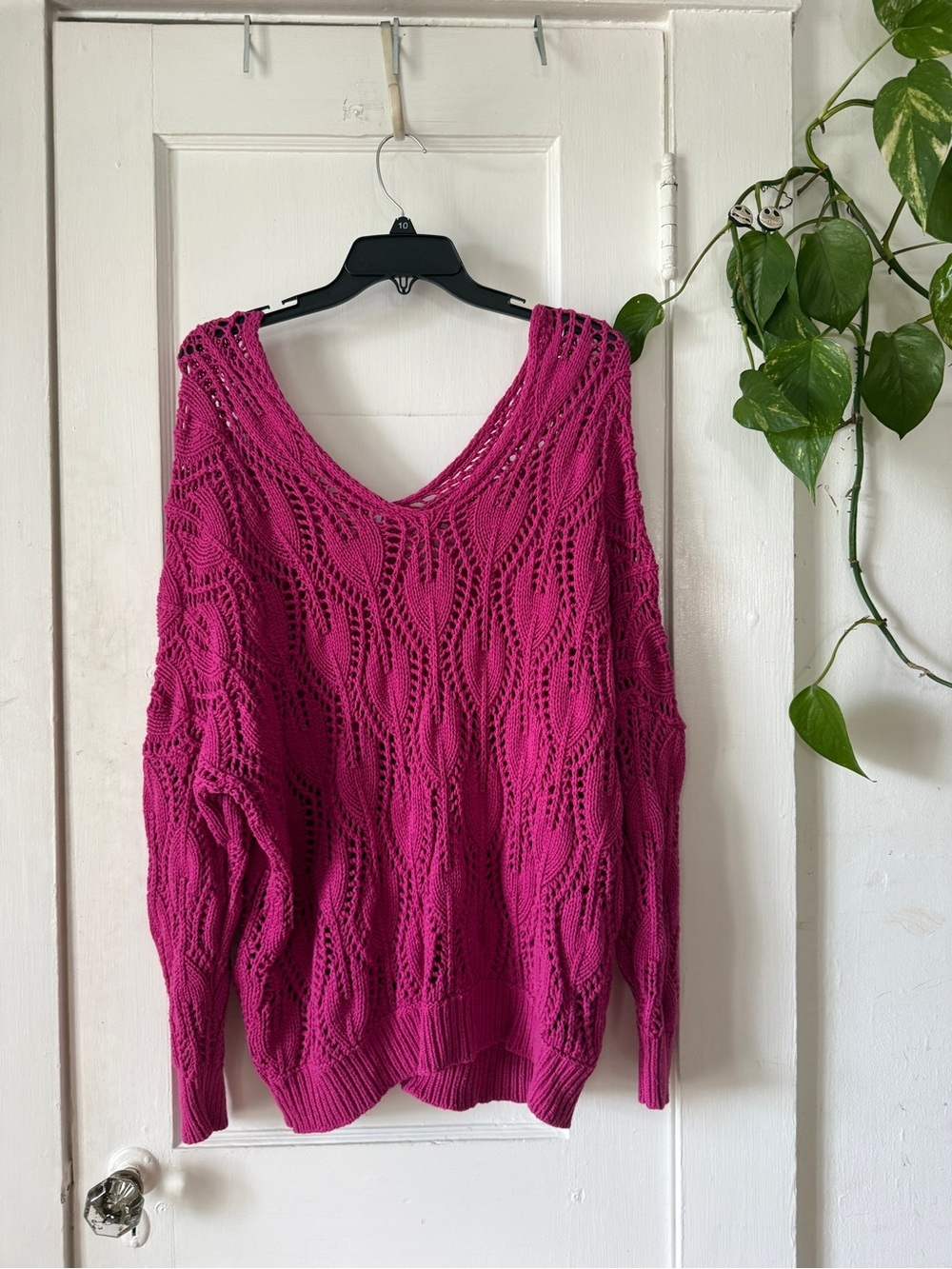 Women's Open-Knit V-Neck Sweater — Fuchsia DOKOTOO size L